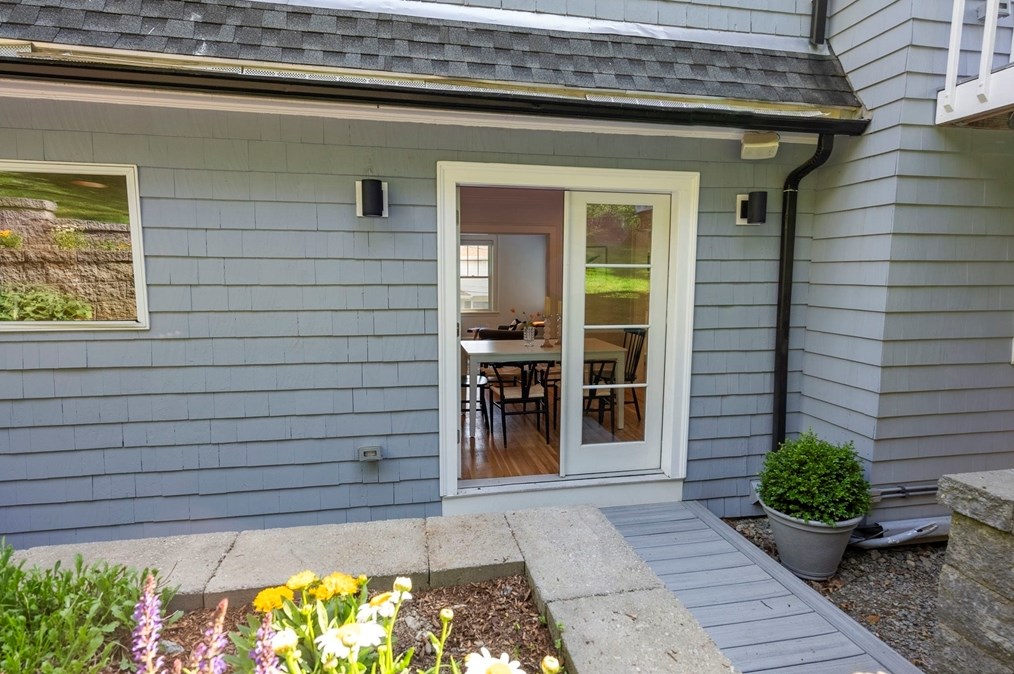 68 Bennington St, Newton MA 02458-1901 exterior