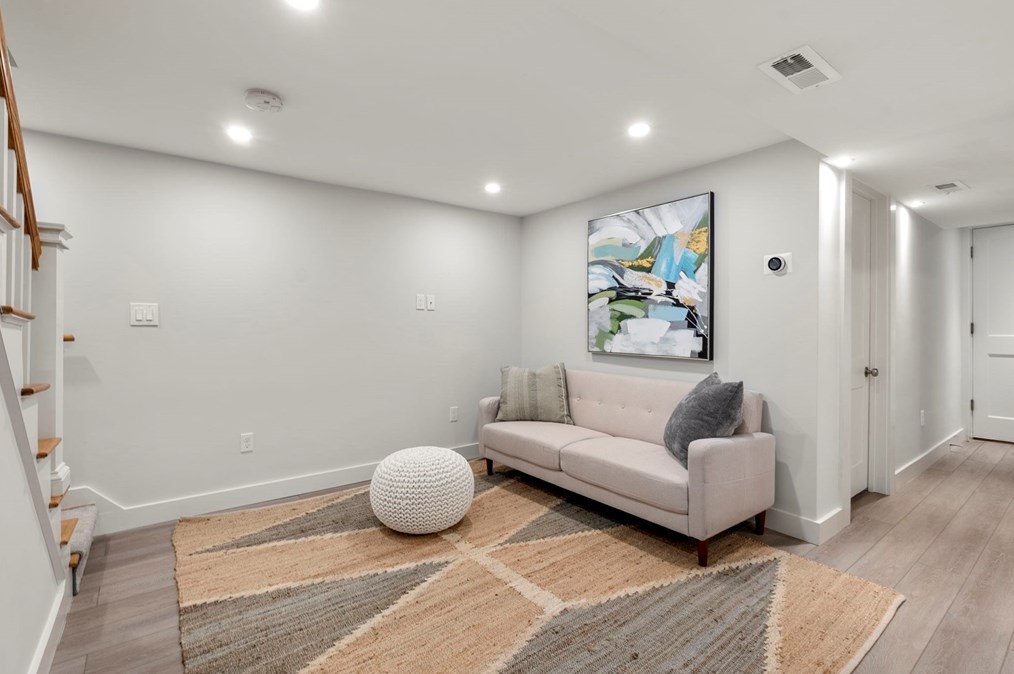 68 Bennington St, Newton MA 02458-1901 exterior