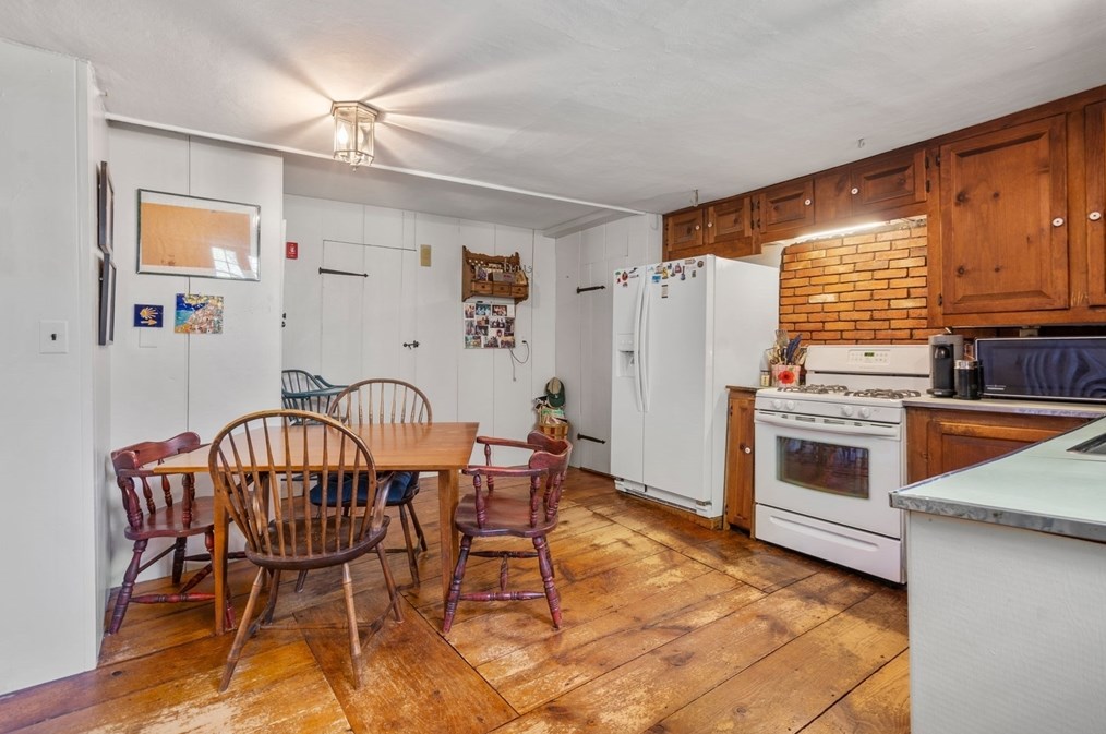 50 Oliver Pl, East Bridgewater MA 02324-3006 exterior