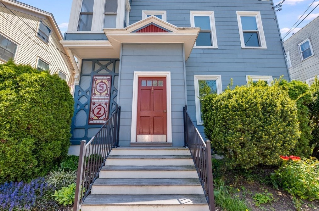 52 Pleasant St, Cambridge MA  02139-3837 exterior