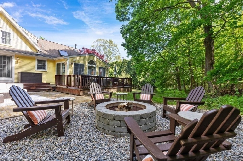 193 Newbridge St, Hingham MA 02043-2623 exterior