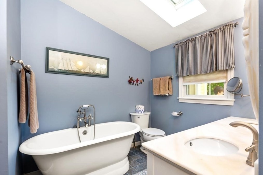 193 Newbridge St, Hingham MA 02043-2623 exterior