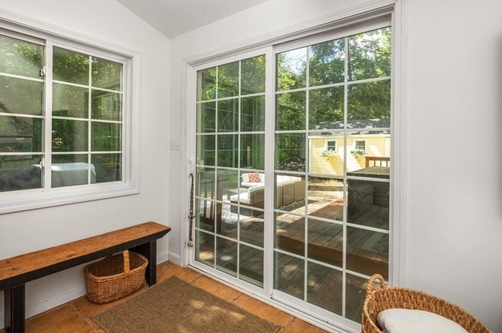 193 Newbridge St, Hingham MA 02043-2623 exterior