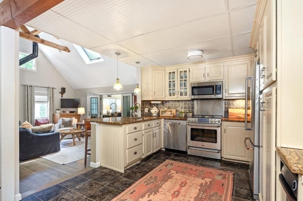 193 Newbridge St, Hingham MA 02043-2623 exterior