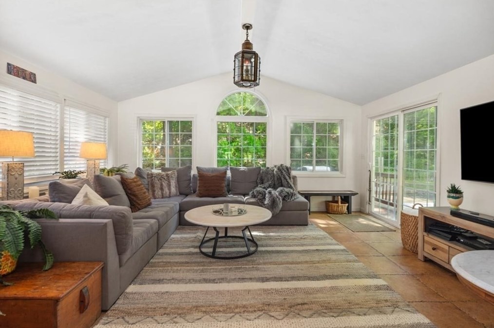 193 Newbridge St, Hingham MA 02043-2623 exterior