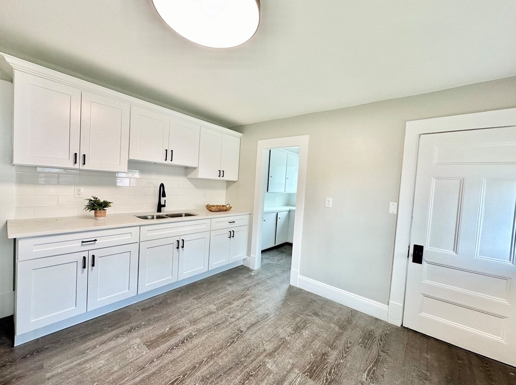 61 Woodlawn St, Springfield MA  01108-3064 exterior