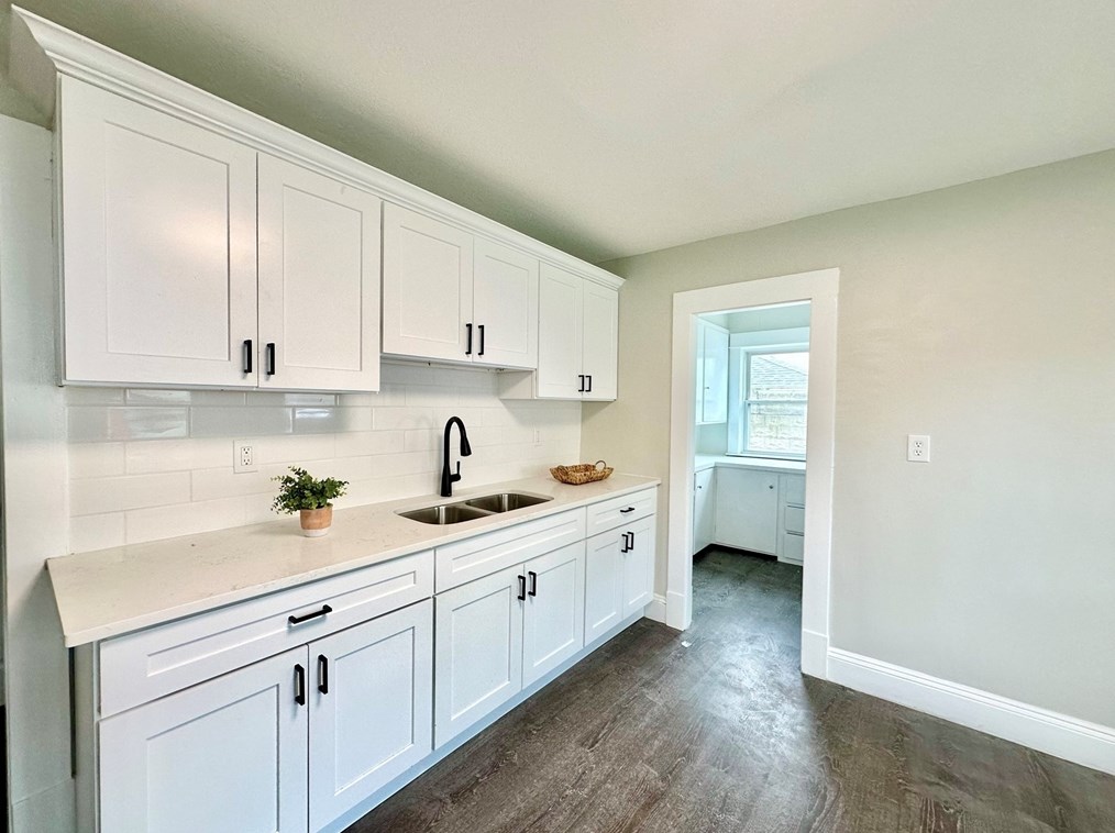 61 Woodlawn St, Springfield MA  01108-3064 exterior