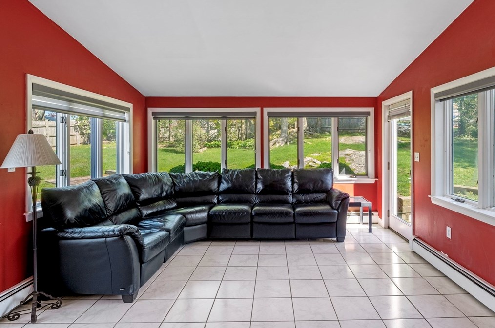 289 Shr Dr, Marblehead MA 01945-1452 exterior