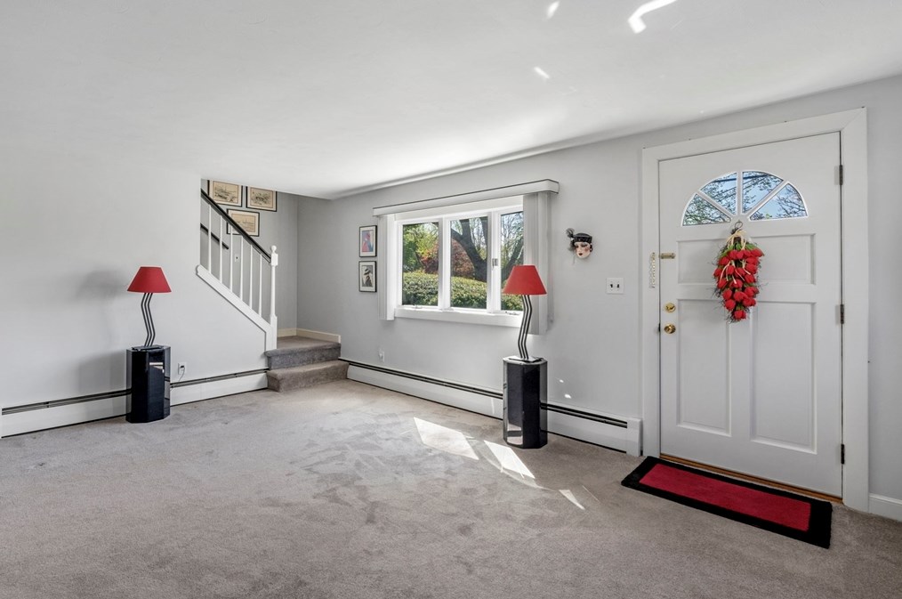 289 Shr Dr, Marblehead MA 01945-1452 exterior