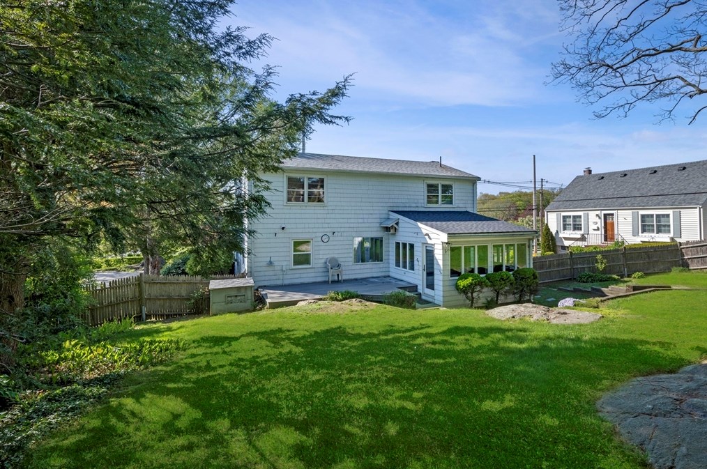 289 Shr Dr, Marblehead MA 01945-1452 exterior