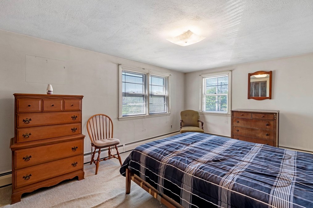 289 Shr Dr, Marblehead MA 01945-1452 exterior