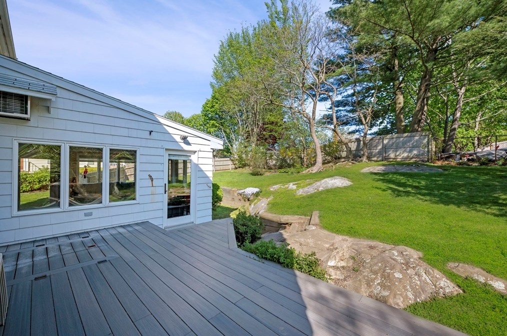 289 Shr Dr, Marblehead MA 01945-1452 exterior