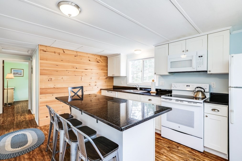 65 Boreen Rd, Eastham MA 02642-2947 exterior