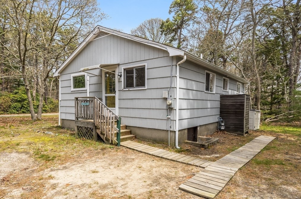 65 Boreen Rd, Eastham MA 02642-2947 exterior