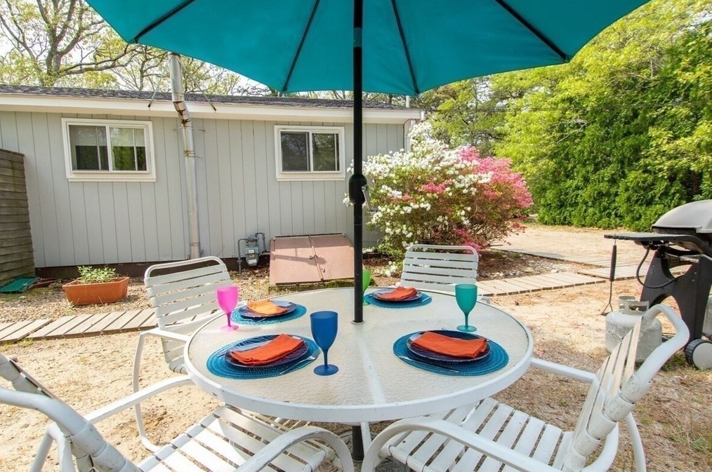 65 Boreen Rd, Eastham MA 02642-2947 exterior