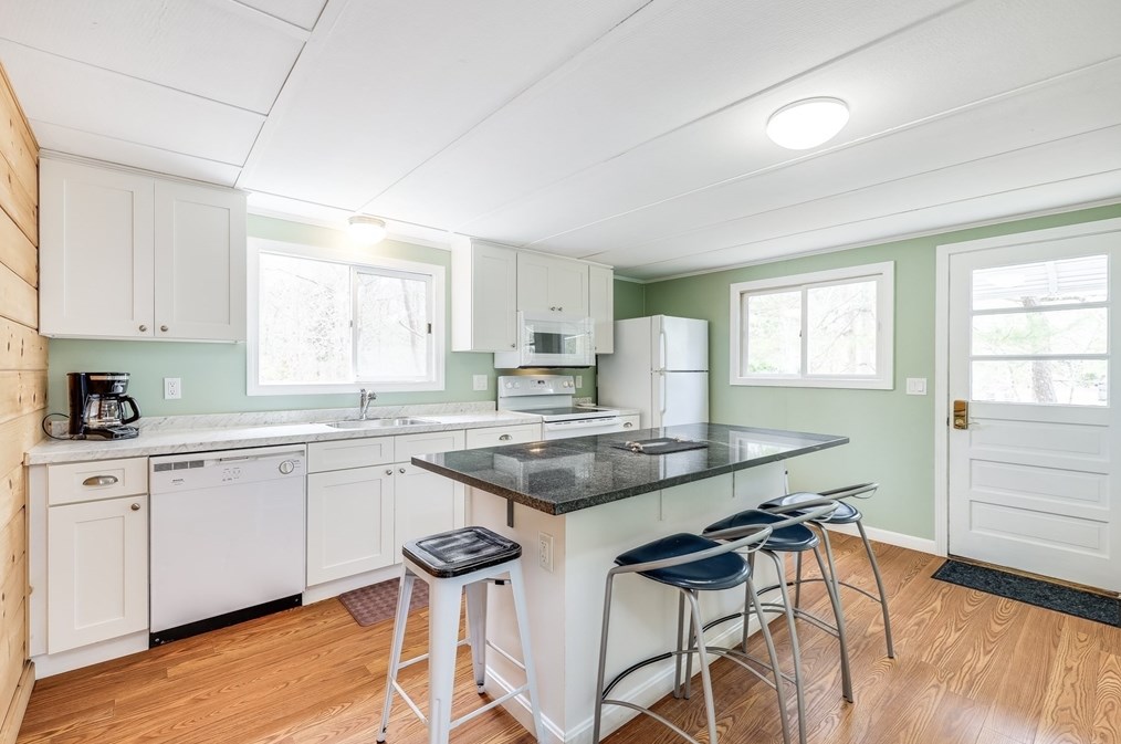 65 Boreen Rd, Eastham MA 02642-2947 exterior