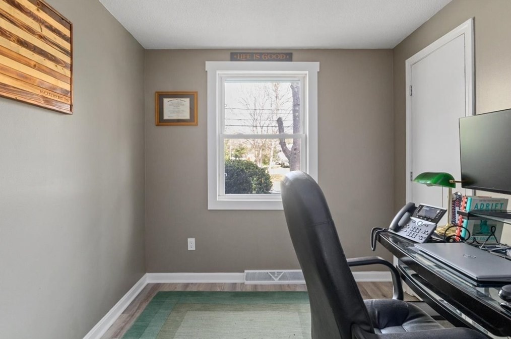 10 Thom Ave, Bourne MA  02532-4224 exterior