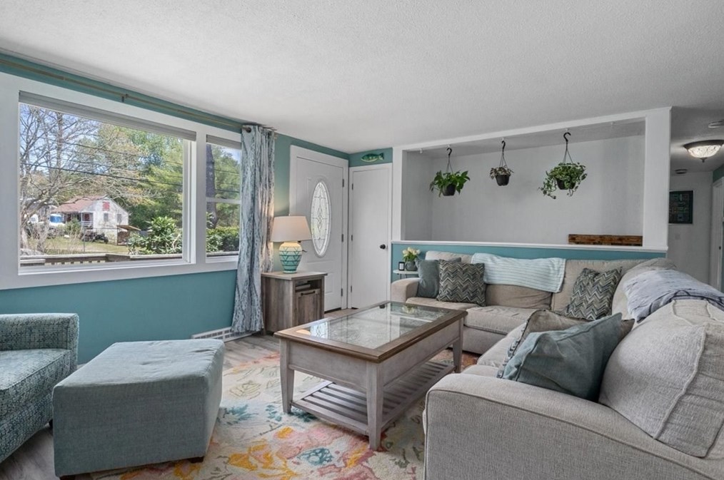 10 Thom Ave, Bourne MA  02532-4224 exterior