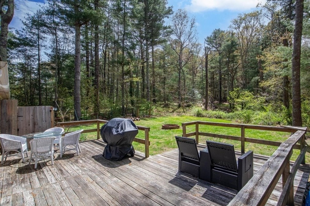 10 Thom Ave, Bourne MA  02532-4224 exterior