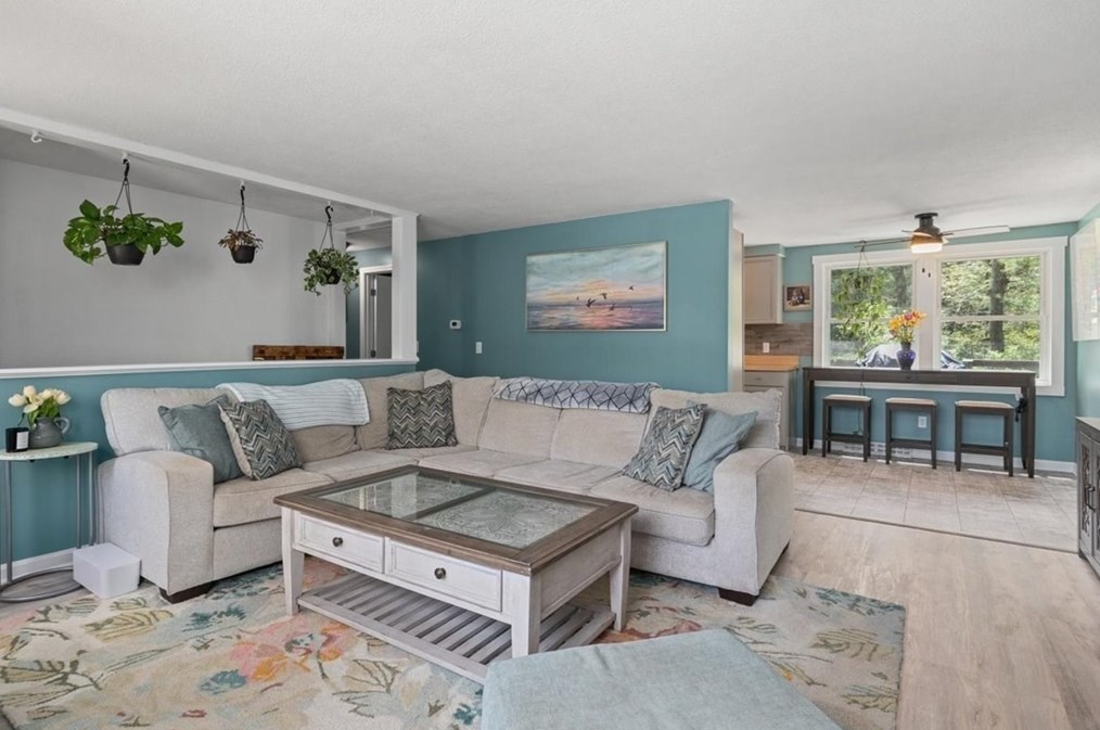 10 Thom Ave, Bourne MA  02532-4224 exterior