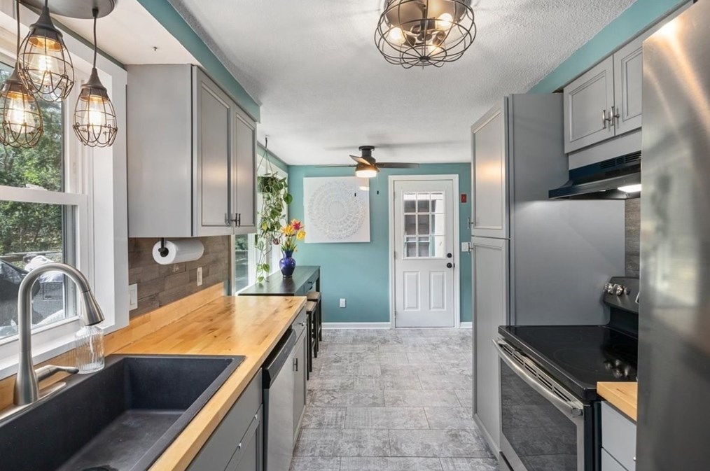 10 Thom Ave, Bourne MA  02532-4224 exterior