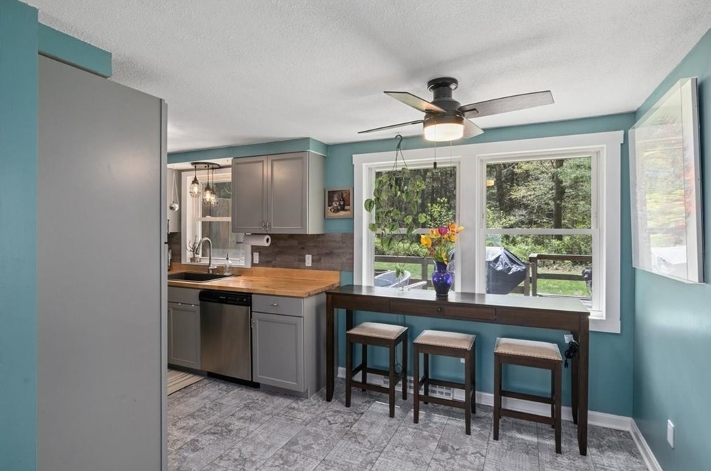 10 Thom Ave, Bourne MA  02532-4224 exterior