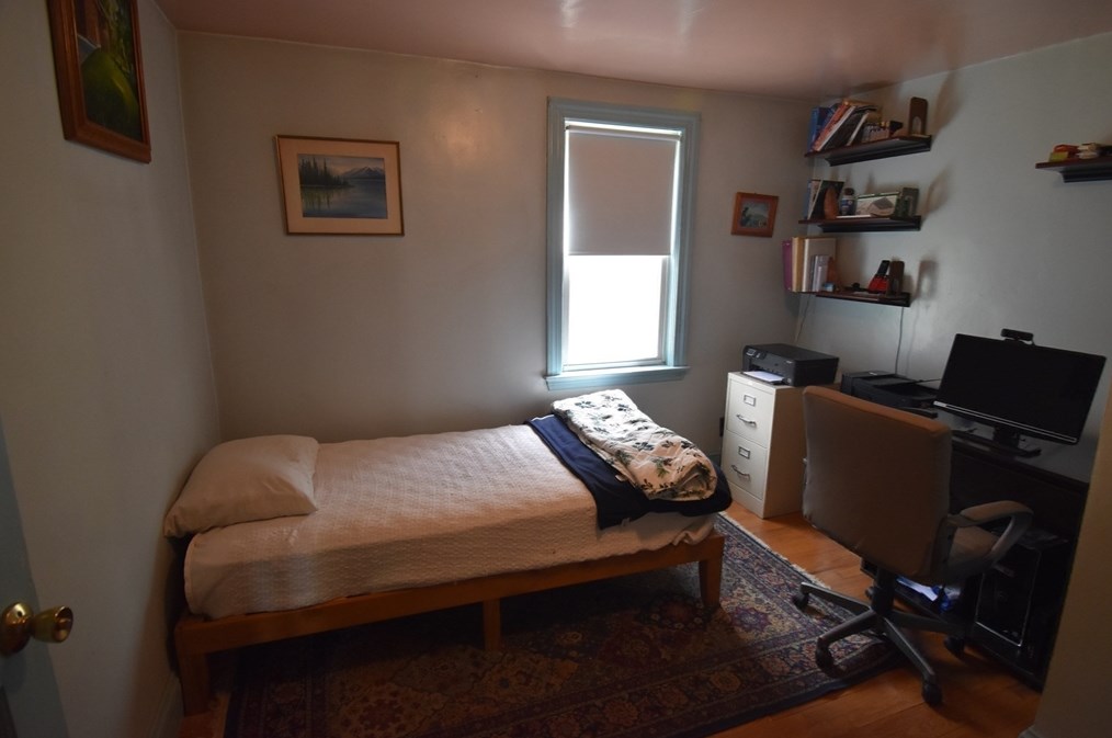 12 Fairview Ave, Natick MA 01760-4211 exterior