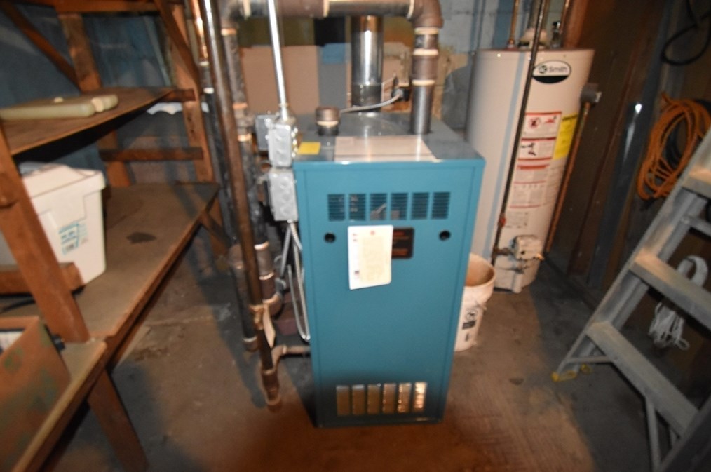 12 Fairview Ave, Natick MA 01760-4211 exterior