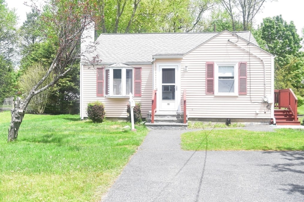 12 Fairview Ave, Natick MA 01760-4211 exterior