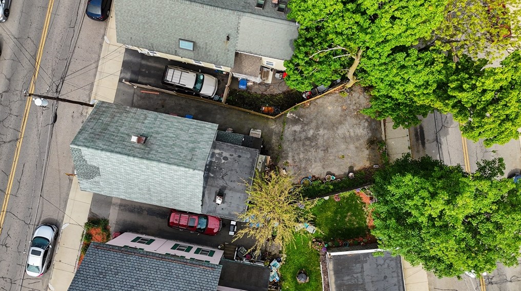 259 Branch St, Lowell MA 01851-1833 exterior