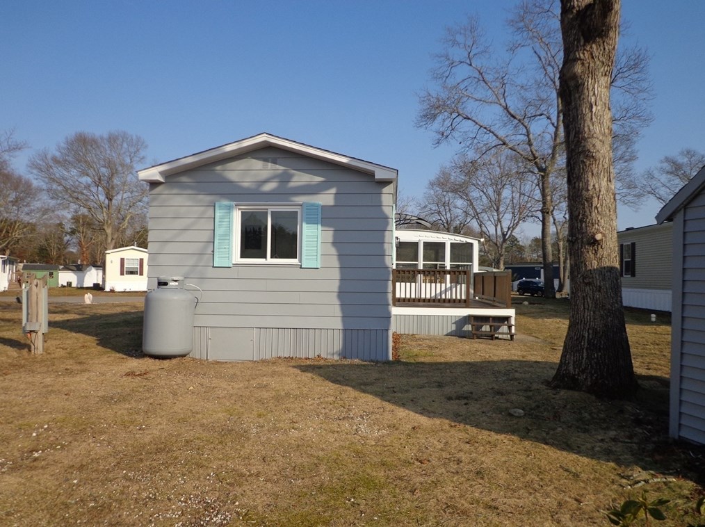 18 Bayberry Ln, Plymouth MA 02360-5029 exterior