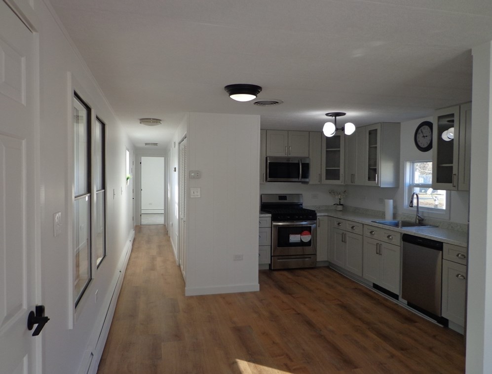 18 Bayberry Ln, Plymouth MA 02360-5029 exterior