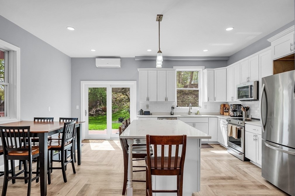 5 Maple St, Sutton MA 01590-1662 exterior