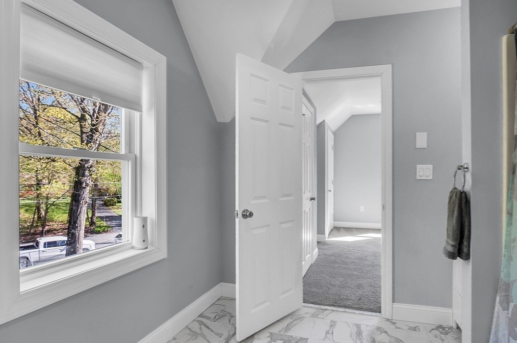 5 Maple St, Sutton MA 01590-1662 exterior