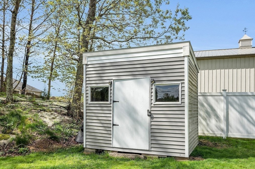 5 Maple St, Sutton MA 01590-1662 exterior