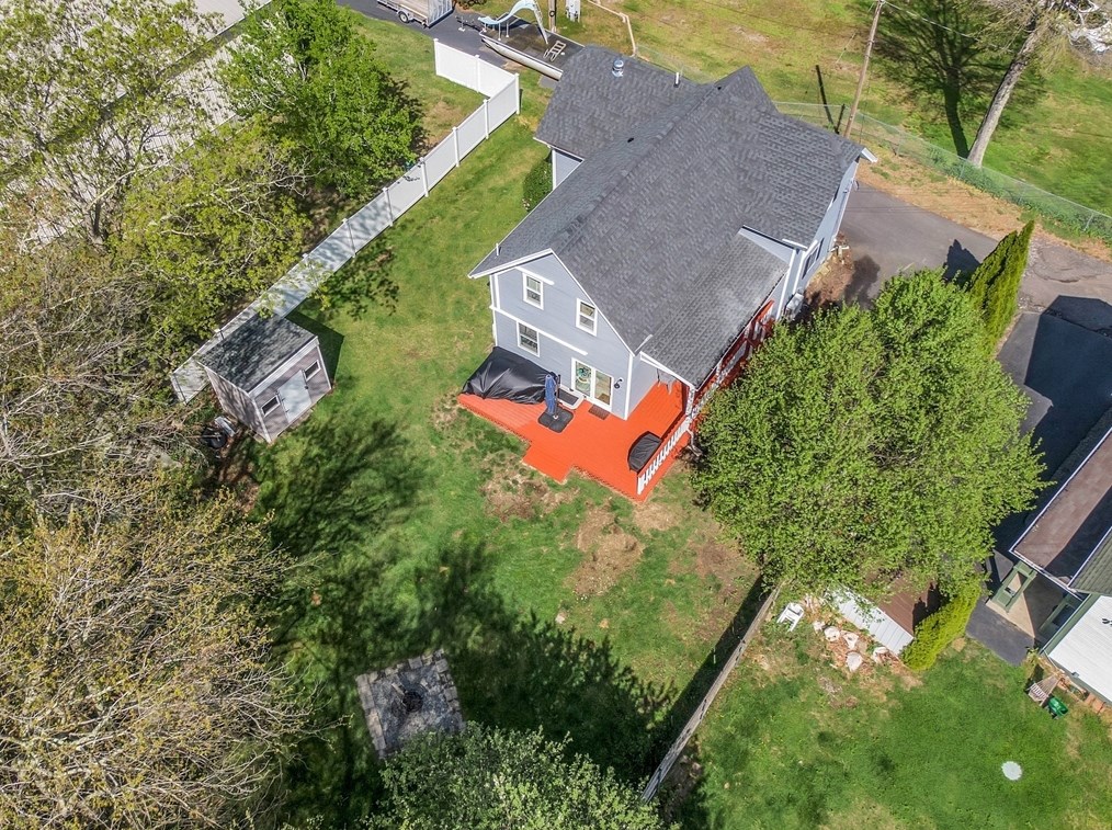 5 Maple St, Sutton MA 01590-1662 exterior