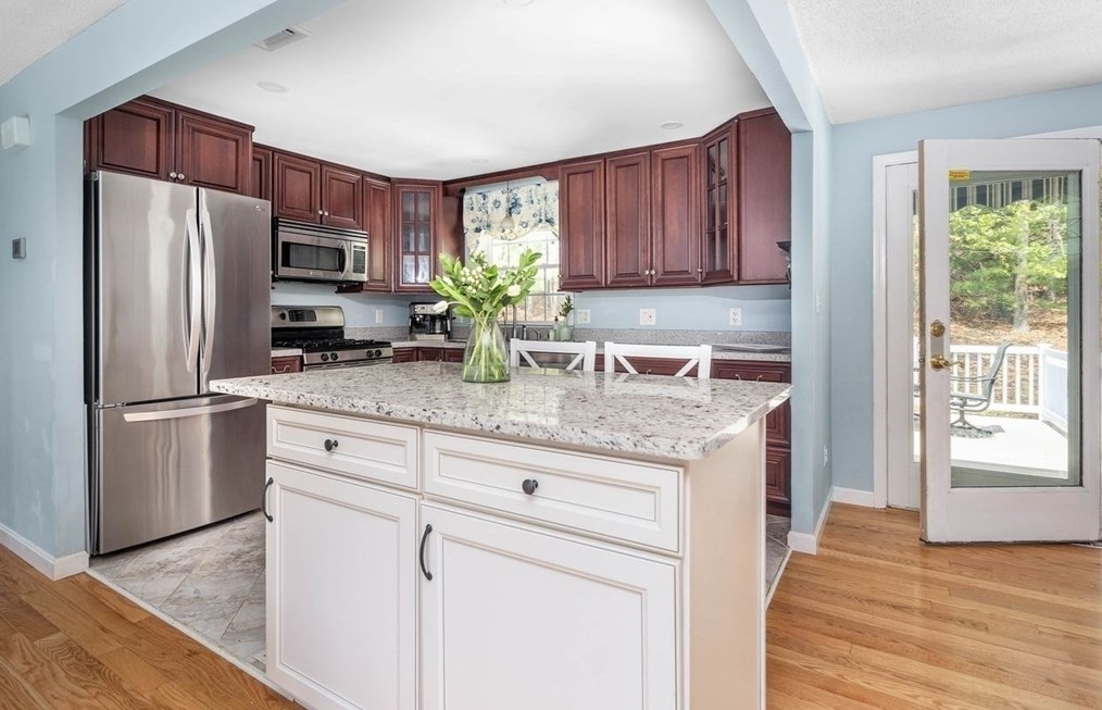 22 Ashberry St, Plymouth MA 02360-5217 exterior