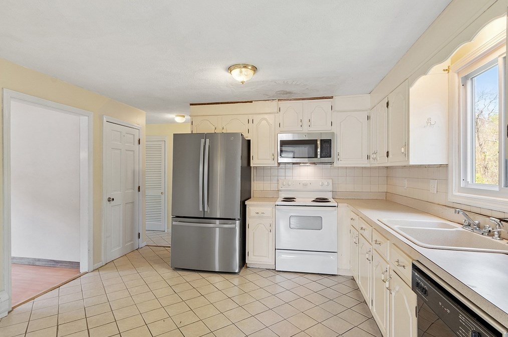 6 Fox Run Rd, Danvers MA 01923-1501 exterior