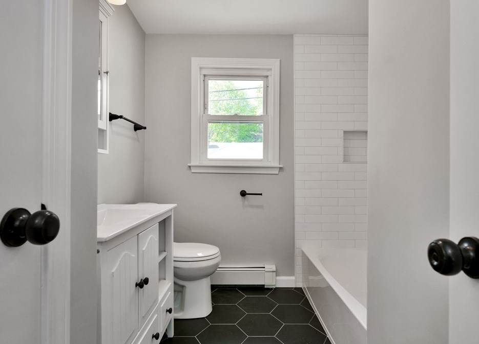 19 Francis Rd, Salem MA 01970-2908 exterior