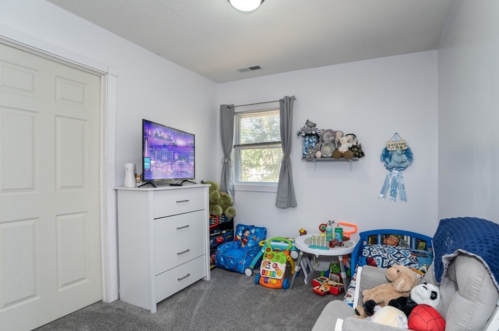 37 Greenwich Rd, Ware MA 01082-9304 exterior