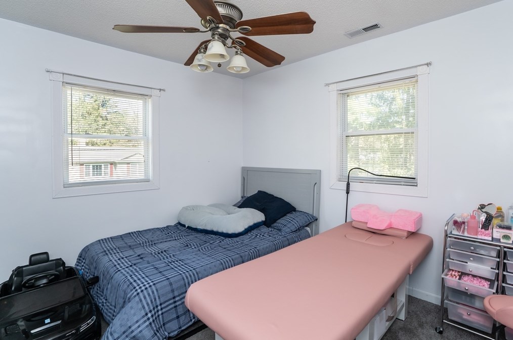 37 Greenwich Rd, Ware MA 01082-9304 exterior