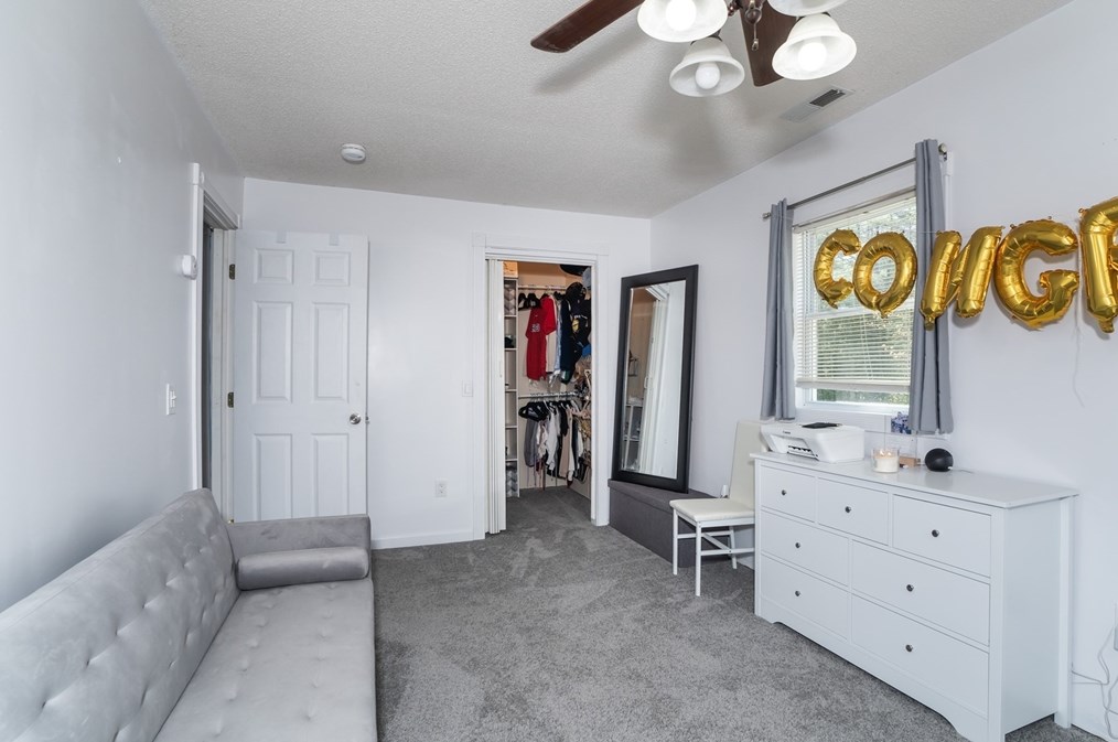 37 Greenwich Rd, Ware MA 01082-9304 exterior