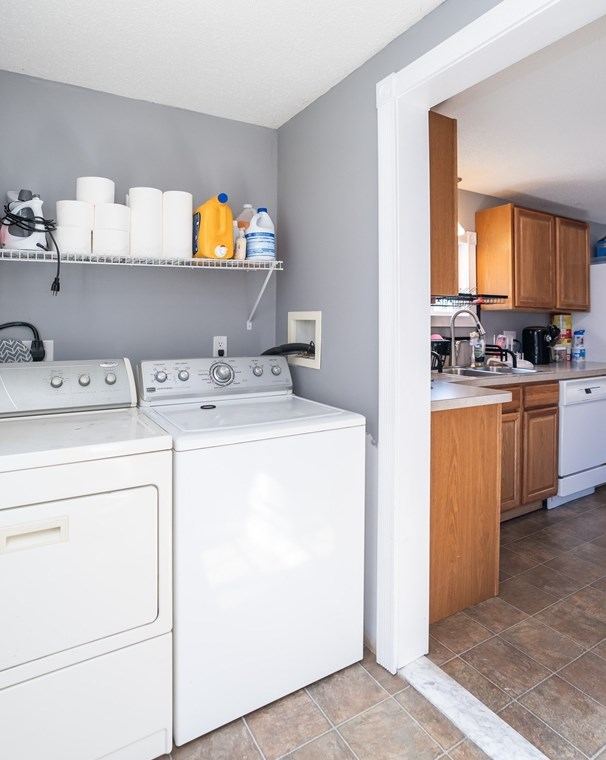 37 Greenwich Rd, Ware MA 01082-9304 exterior