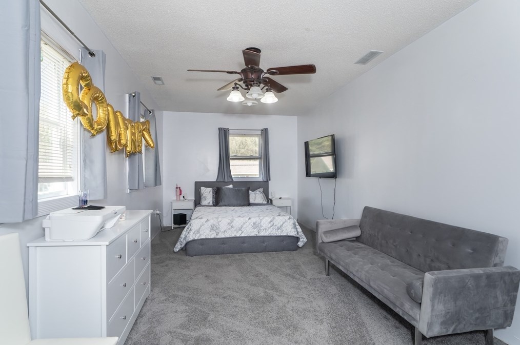 37 Greenwich Rd, Ware MA 01082-9304 exterior