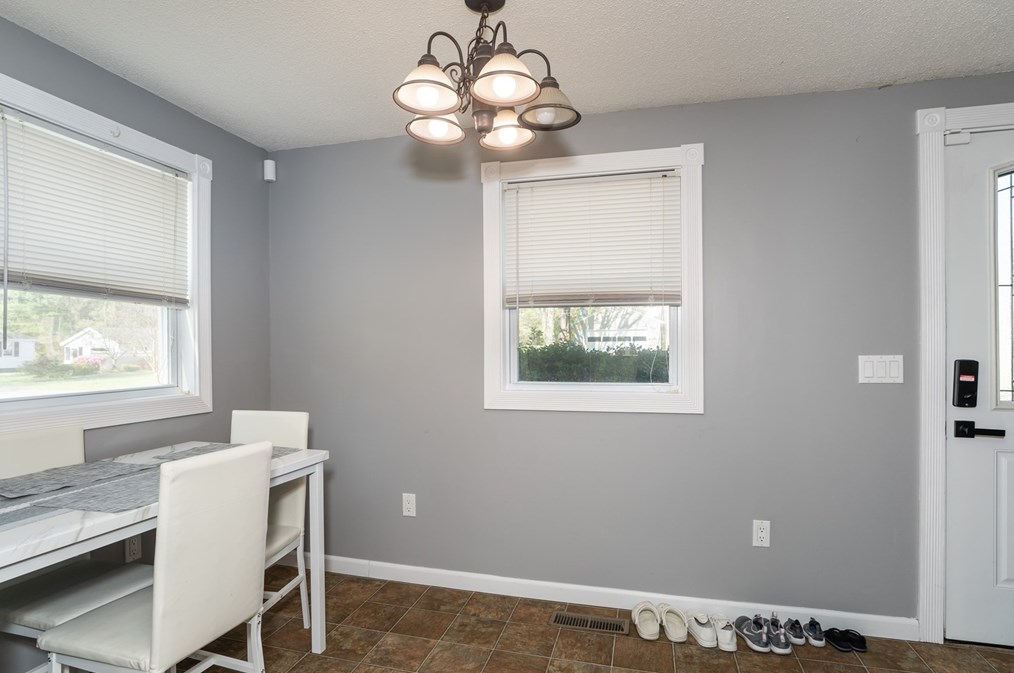 37 Greenwich Rd, Ware MA 01082-9304 exterior