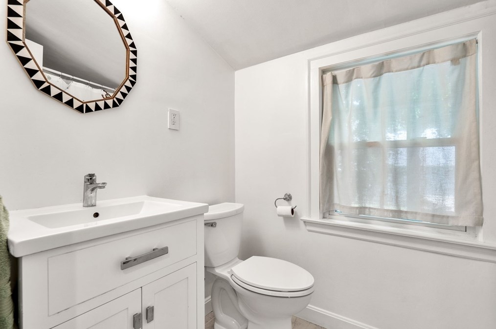 14 Pierrepont Rd, Newton MA 02462-1126 exterior