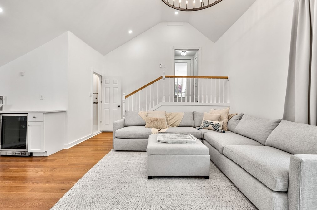 14 Pierrepont Rd, Newton MA 02462-1126 exterior