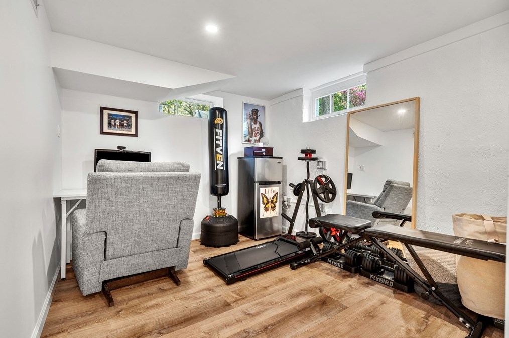 14 Pierrepont Rd, Newton MA 02462-1126 exterior