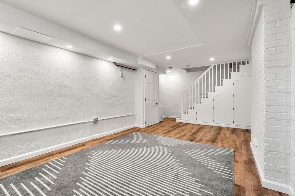 14 Pierrepont Rd, Newton MA 02462-1126 exterior