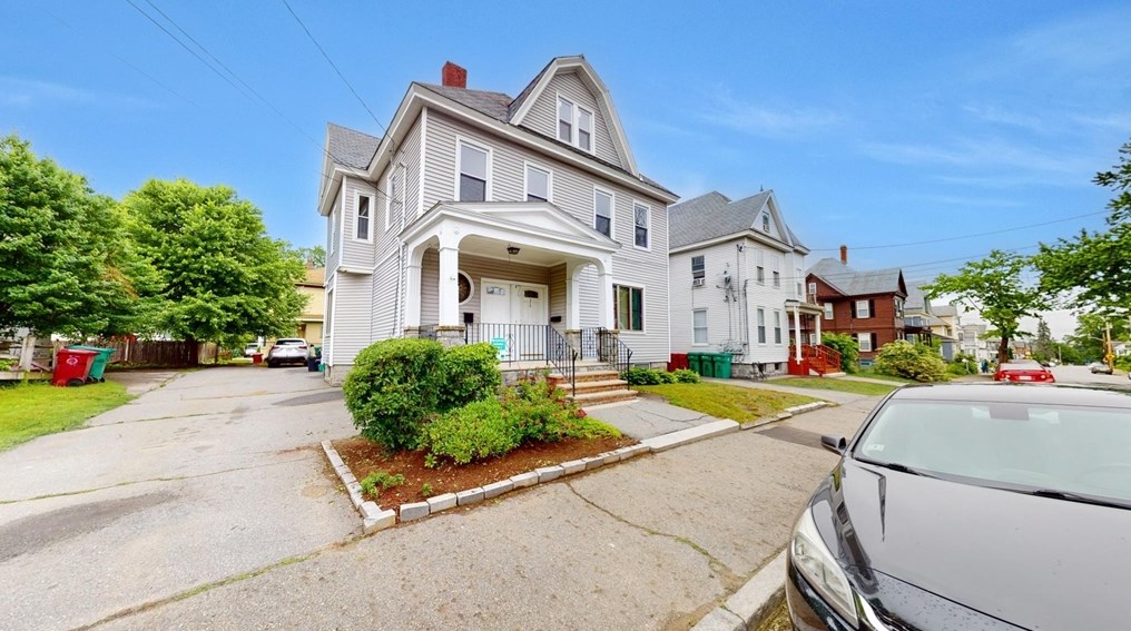 277 Foster St, Lowell MA 01851-3033 exterior
